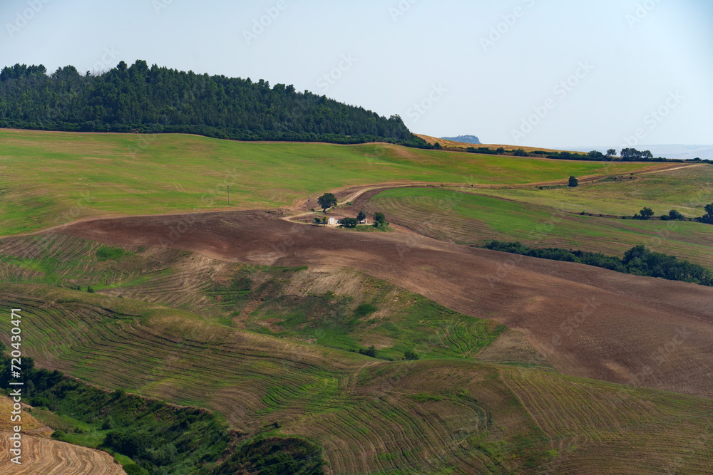 Obraz premium Country landscape near Miglionico and Grottole, Basilicata, Italy