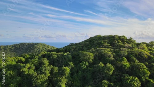 Plan de drone d'île déserte paradisiaque photo