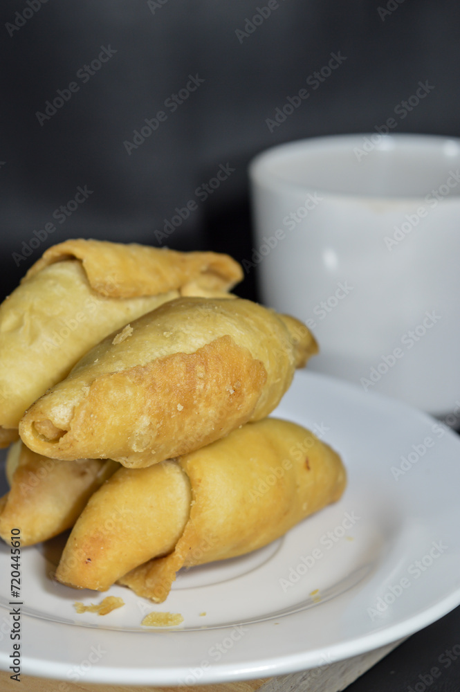 Pisang molen, a typical Indonesian food made from bananas wrapped in a sheet of pastry dough and then deep-fried. Pisang molen, a typical Indonesian food made from bananas wrapped in a sheet of pastry dough and then deep-fried.