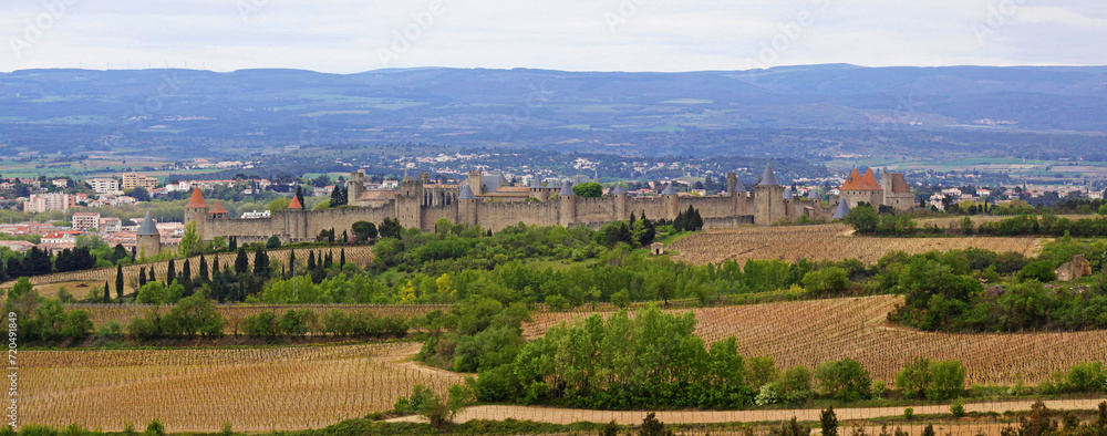 Cité de  Carcassonne remparts citadelle médiévale, La Cité, avec ses nombreuses tours de guet et sa double enceinte. , Occitanie, Aude, Artenseo, France Languedoc Roussillon, tourisme