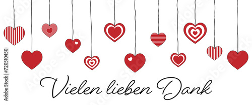 Vielen lieben Dank - Schriftzug in deutscher Sprache. Dankeskarte mit hängenden Herzen.