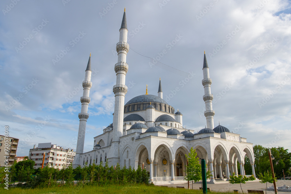 Melike Hatun Mosque Camii is a Classical Ottoman style in old quarter of city of Ankara, Turkey. 