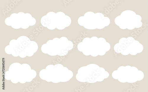 ベージュのもくもくの雲のフレームのイラストセット