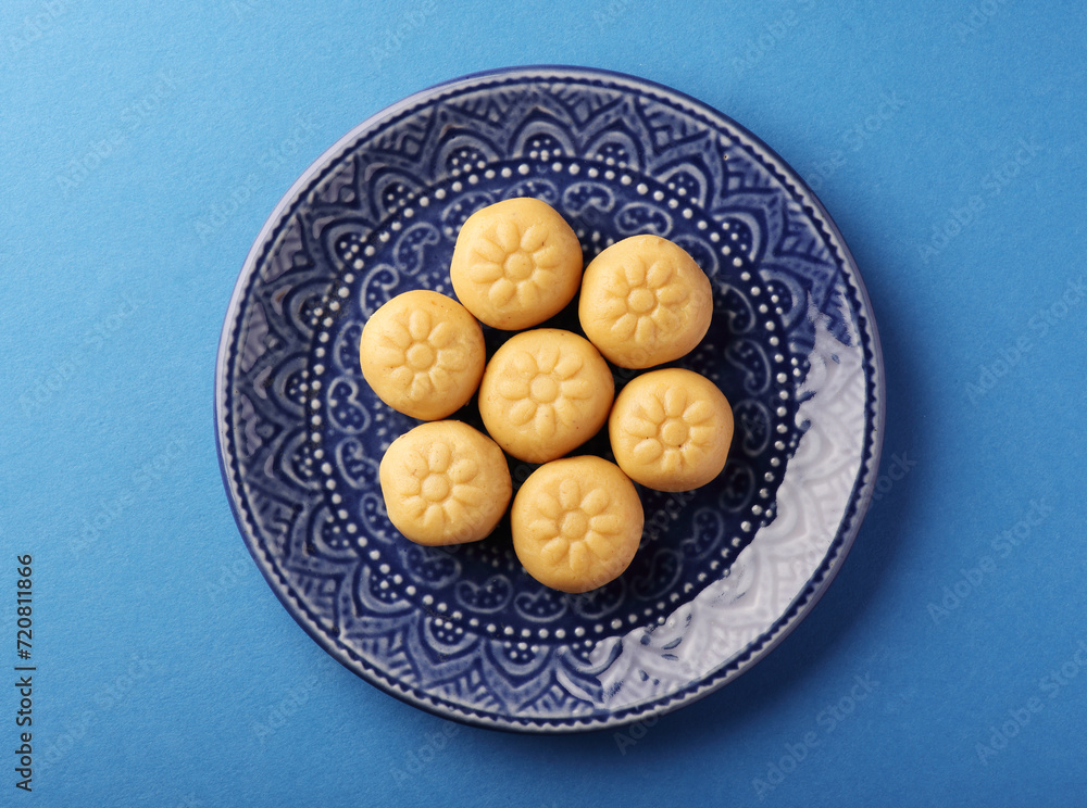 Kesar Pedha or Peda is an Indian traditional sweet dish made from milk/khoya and saffron Kesar Pedha or Peda is an Indian traditional sweet dish made from milk/khoya and saffron
