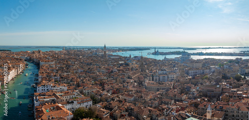Schilderij op canvas Aerial View of Venice near Saint Mark's Square, Rialto bridge and narrow canals