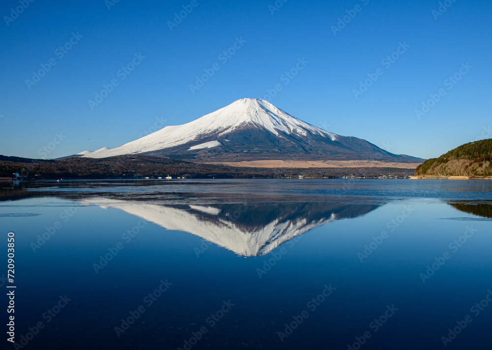 Naklejka premium 山中湖から逆さ富士