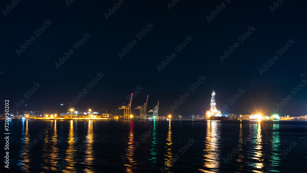 海に映る夜景 海に映る夜景