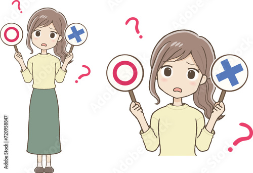 マルサインとバツサインを持って首をかしげるロングスカートの女性