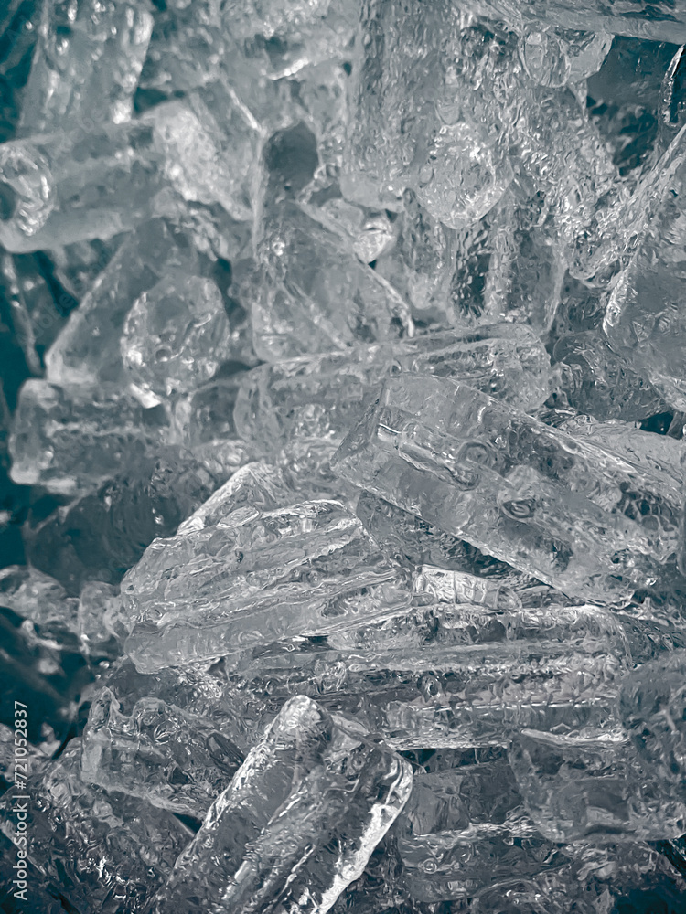 Obraz premium icecubes background,icecubes texture,icecubes wallpaper,ice helps to feel refreshed and cool water from the icecubes helps the water refresh your life and feel good.ice drinks for refreshment business