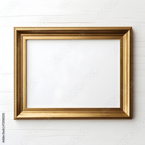 Leerer goldener Bilderrahmen an einer weißen Wand / Bilderrahmen Mockup / Rahmen an der Wand / Alter Goldener Bilderrahmen / Ai-Ki generiert