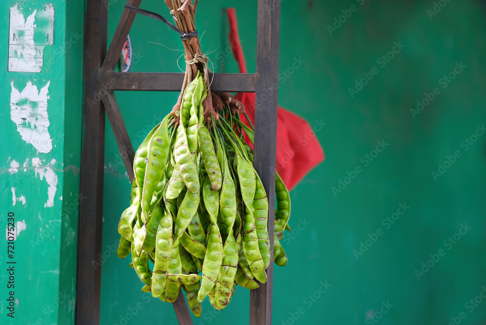 Αυτοκόλλητο Bunch of fresh tropical stinky beans at traditional market in Indonesia