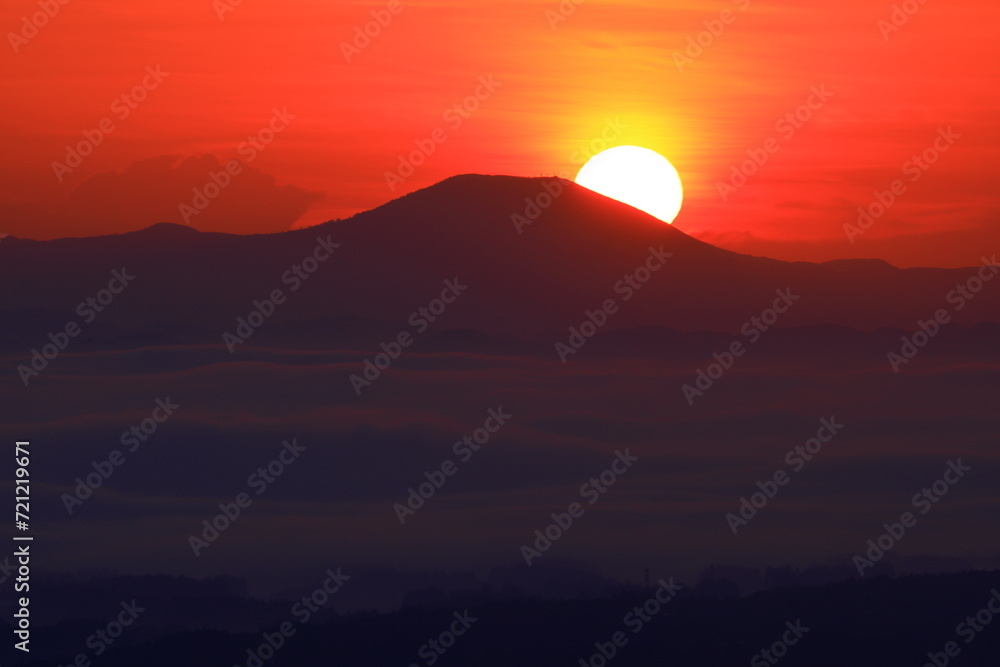 Fototapeta premium 岩手県奥州市 夜明けの風景