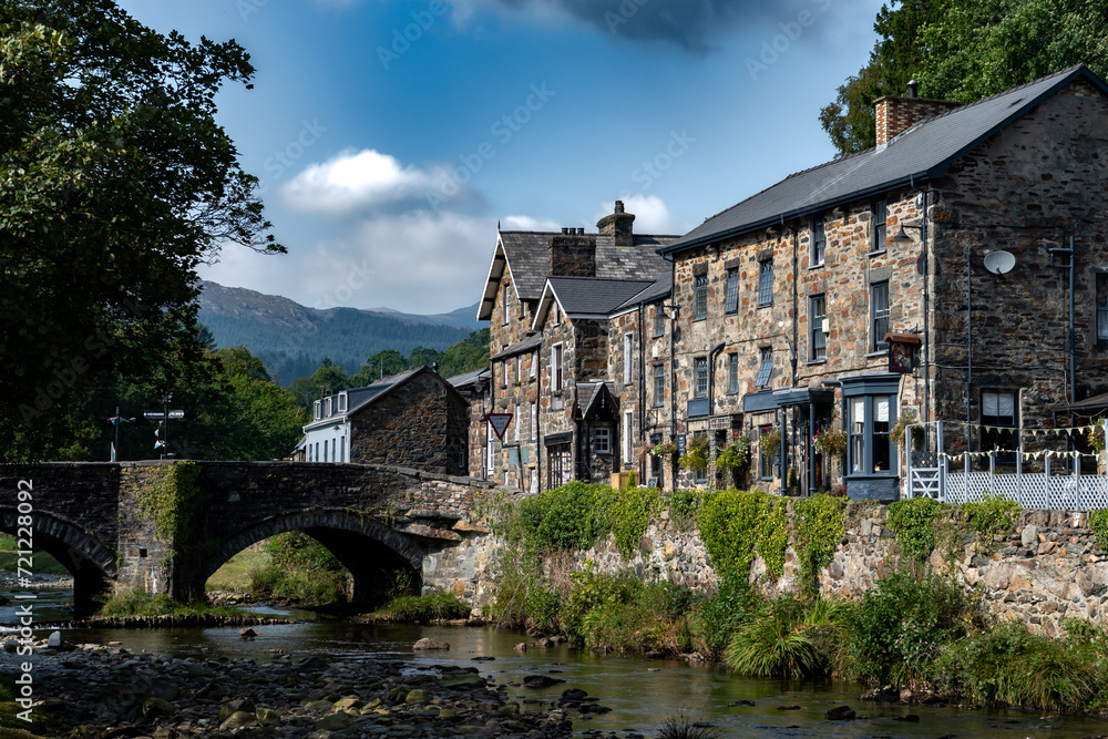 Obraz premium Stone Bridge And River In The City Of Beddgelert In Snowdonia National Park In Gwynedd, Wales, United Kingdom