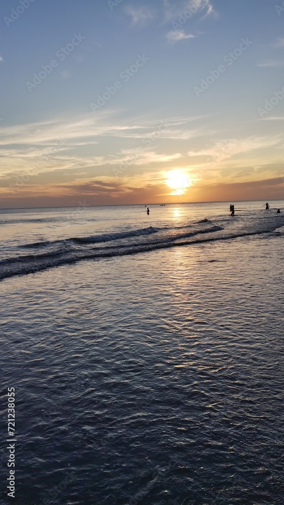 Puesta de sol en balneario Monte Hermosso