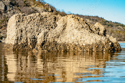 Obraz na płótnie Roche immerger dans l'eau (Loire) w salonie