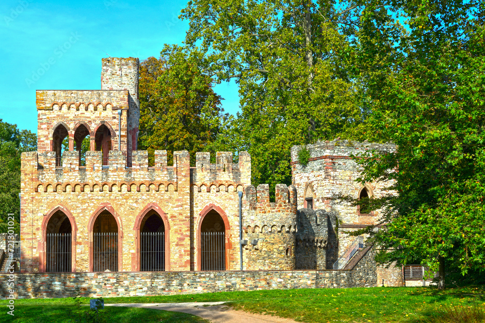 Fototapeta premium Schlosspark Biebrich am Schloss Biebrich in Wiesbaden (Hessen)