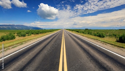 真っ直ぐ伸びて地平線に消える道路_01