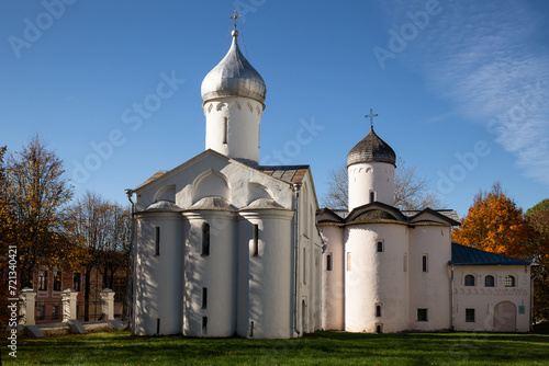 Obraz na płótnie Ancient churches of Procopius the Great Martyr and the Myrrh-Bearing Women on Yaroslav's courtyard. Veliky Novgorod, Russia w salonie