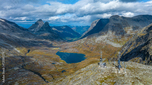 Foto Mobile mast in Norwegian mountain on a beautiful day