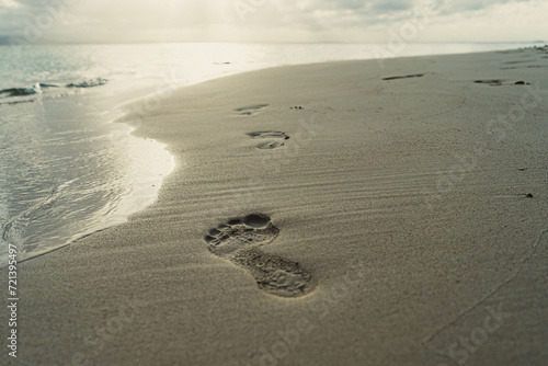 фотографія Waves washing on footprints in the white sand of San Blas islands in Panama