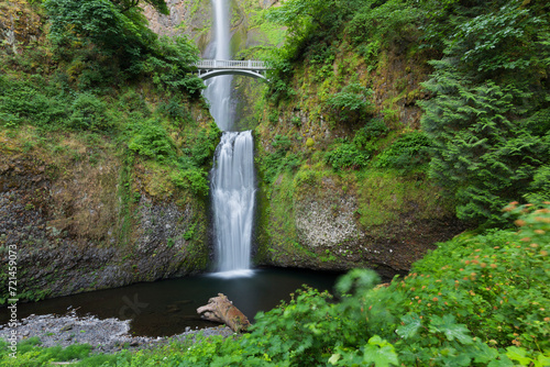 Obraz na plátně Multnomah Falls, Brücke, Columbia River Gorge, Oregon, USA