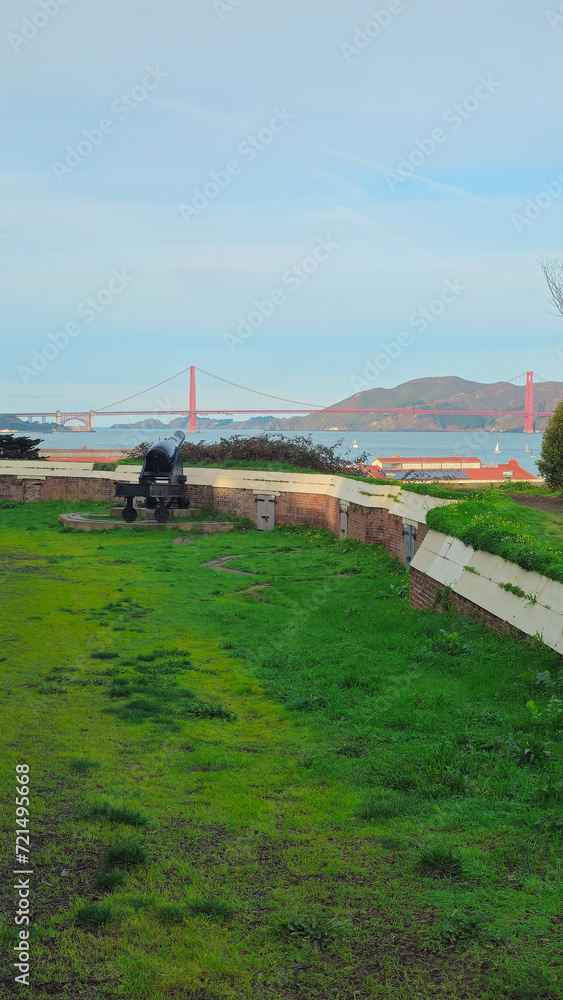 Fototapeta premium View of the golden gate bridge. 