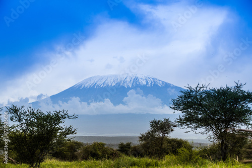 Kilimandżaro w świetle zachodzącego słońca © kubikactive