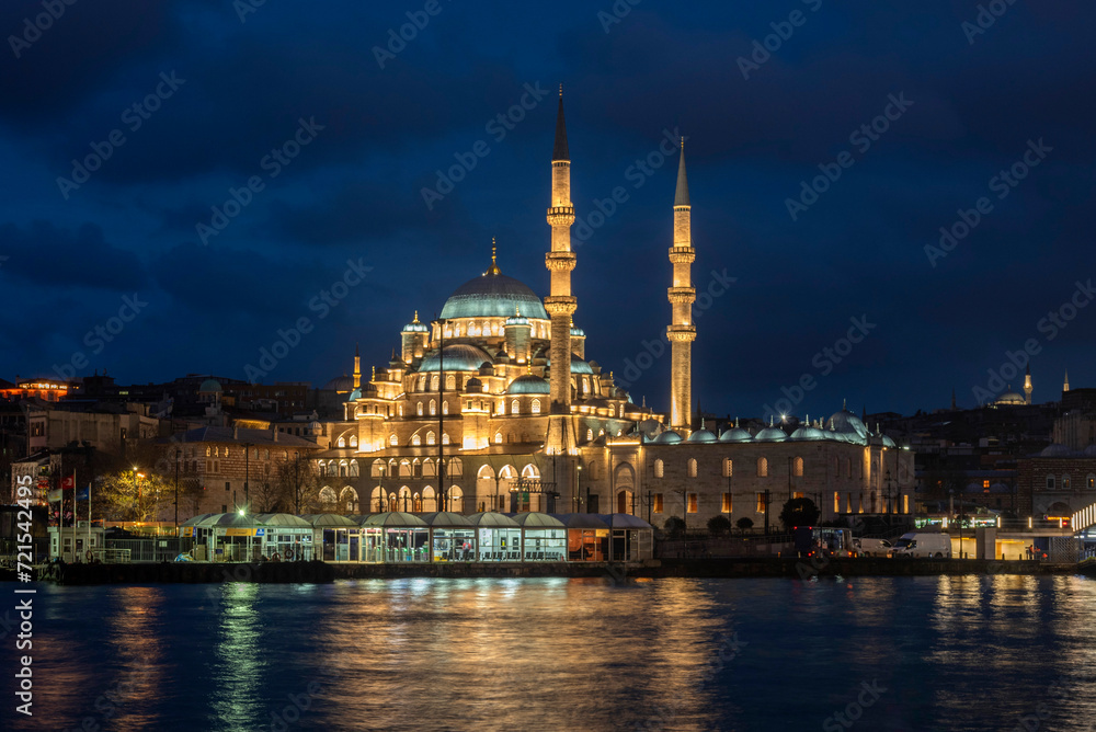The New Mosque completion between 1660 and 1665, is an Ottoman imperial mosque located in the Eminönü quarter of Istanbul, Turkey.