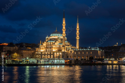 The New Mosque completion between 1660 and 1665, is an Ottoman imperial mosque located in the Eminönü quarter of Istanbul, Turkey.
