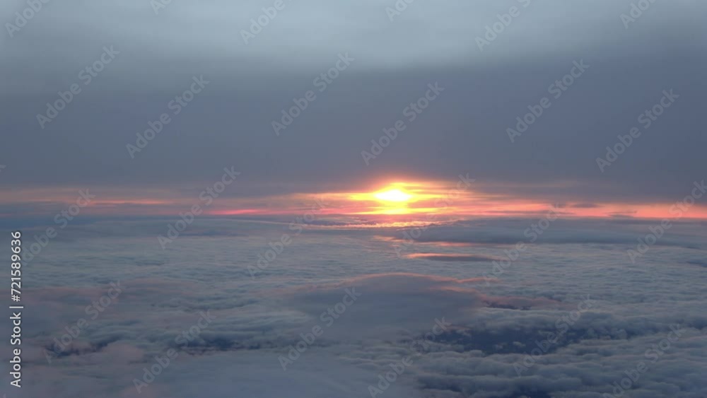Himmel über Norwegen auf dem Flug von Oslo nach Tromsoe im Winter Himmel über Norwegen auf dem Flug von Oslo nach Tromsoe im Winter