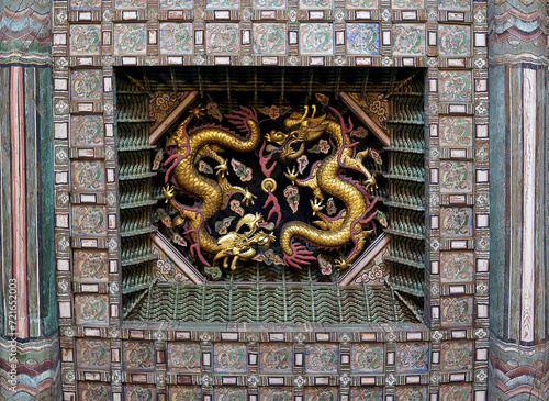 A yellow dragon lives in Deoksugung Palace, an old palace in Korea.