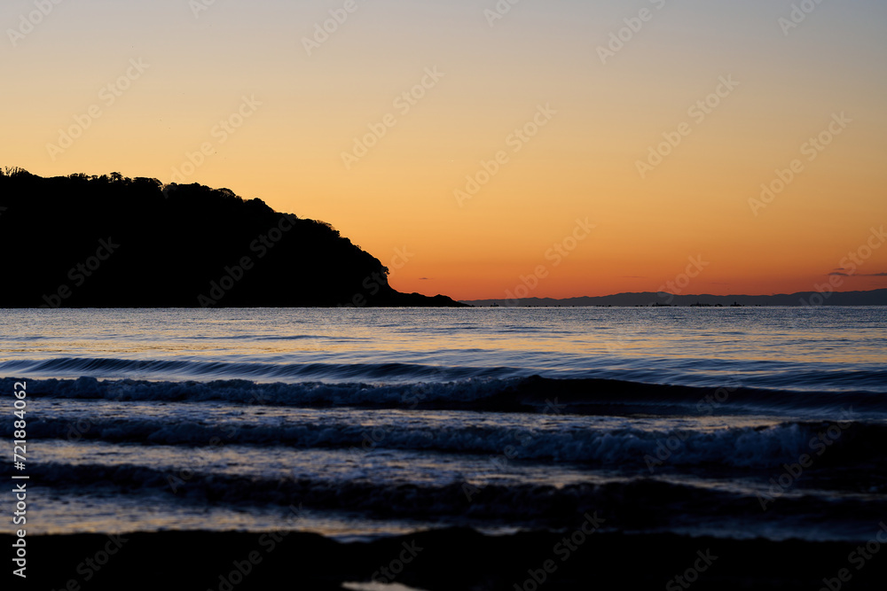 波打ち際の浜辺から見る夕景 波打ち際の浜辺から見る夕景