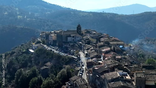 Collepardo in provincia di Frosinone, Lazio, Italia centrale.
Vista aerea panoramica del bellissimo borgo medievaledella della Ciociaria. photo