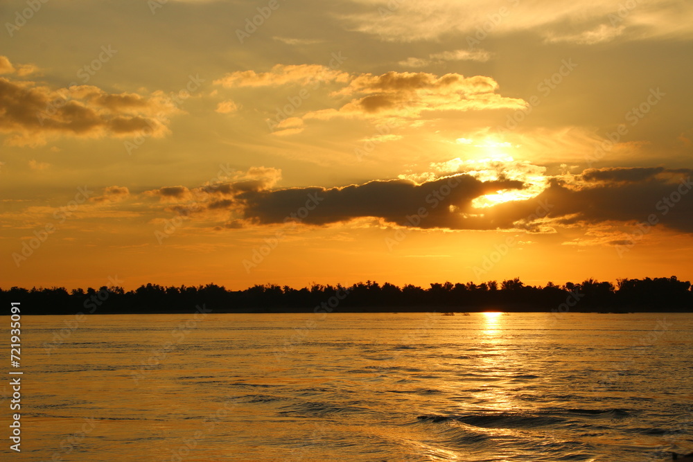 Sunset on Mekong River (Kratié, Cambodia)