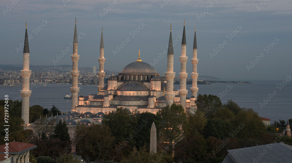 lue Mosque in Istanbul in the evening.