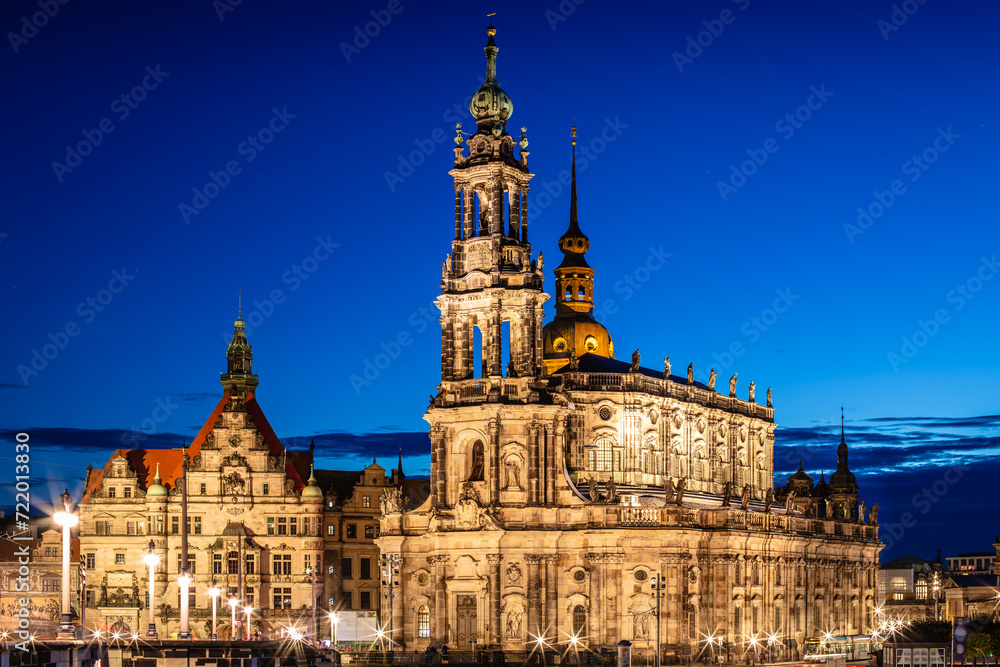 Fototapeta premium Schloßplatz in Dresden - Deutschland