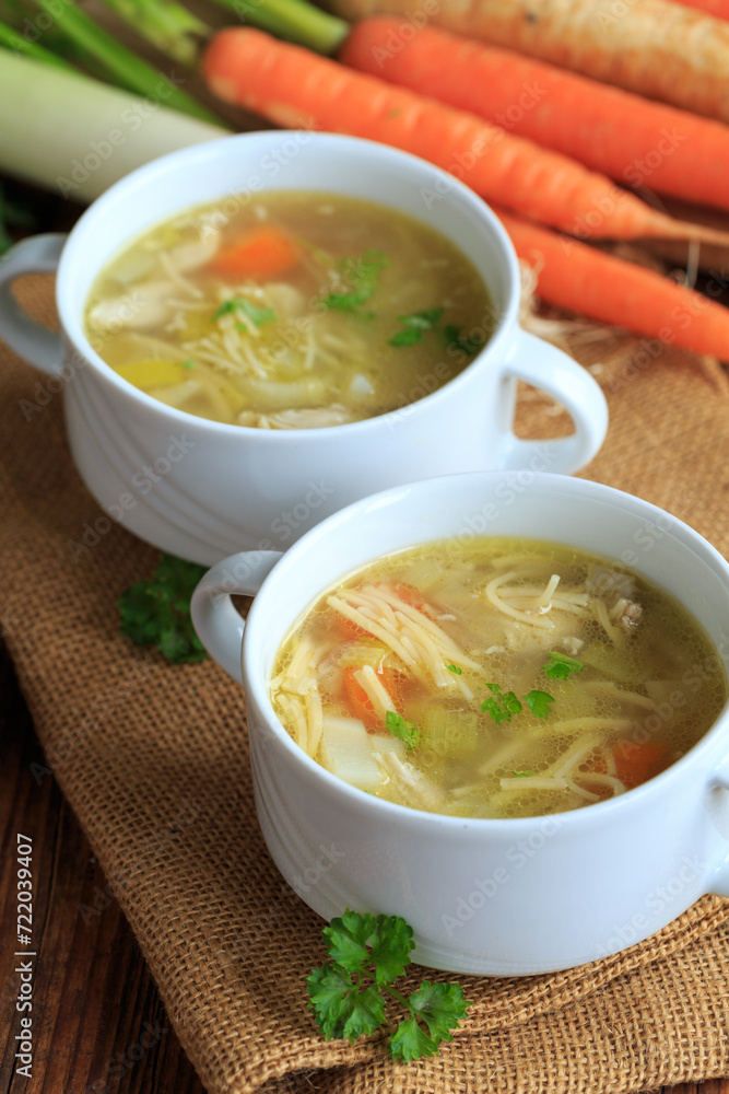 selbstgemachte Hühnernudelsuppe selbstgemachte Hühnernudelsuppe
