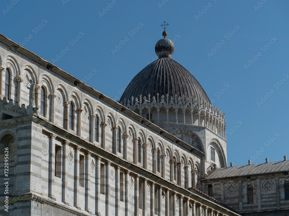 Kuppel des Kirche am schiefen Turm von Pisa in der Toskana