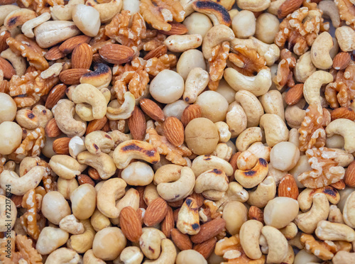 mix of walnuts, cashews, walnuts, Brazil nuts, pecans and almonds