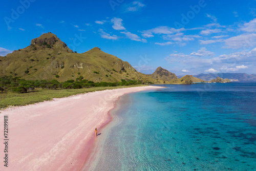 Canvastavla Girl at Pink Beach Komodo