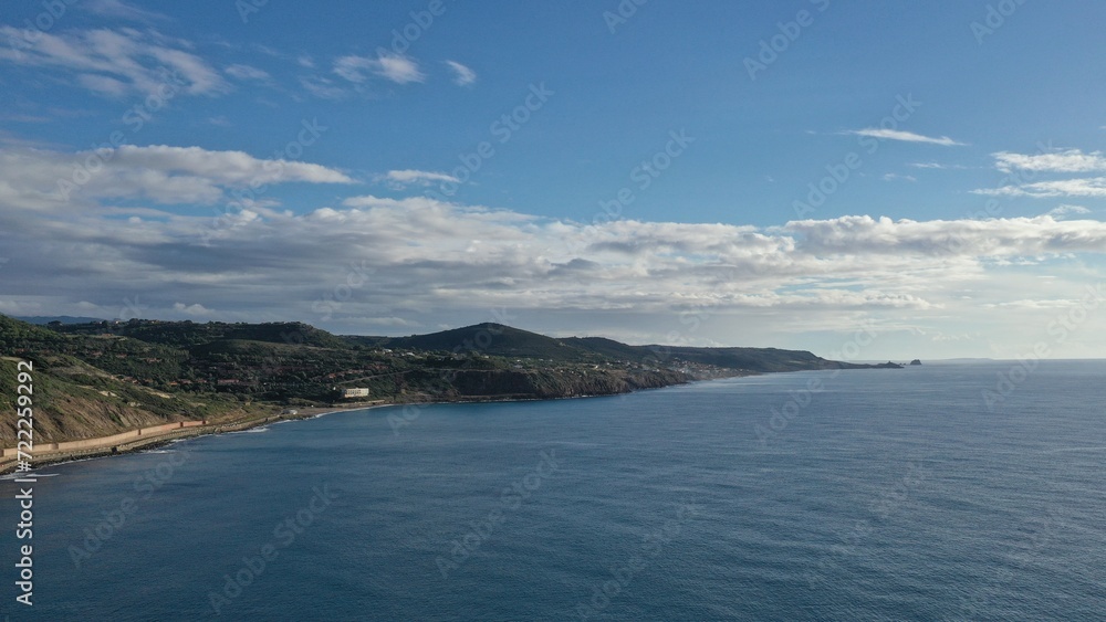 Fototapeta premium survol de la côte ouest de la Sardaigne à Bosa