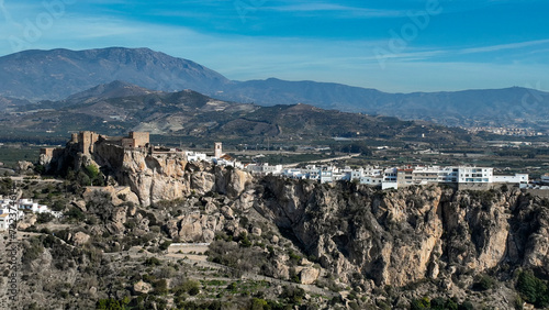 vista aérea del municipio de Salobreña en la costa tropical de Granada, Andalucía