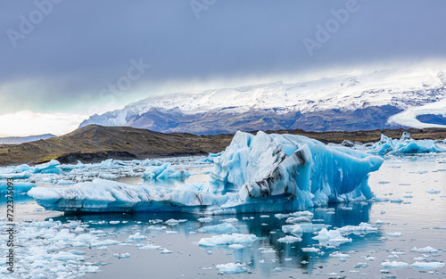 Wunderschöner Blau Eisberg , Naturlandschaft in Island