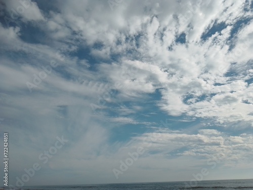 Formaciones nubosas, cielo nublado mar de fondo