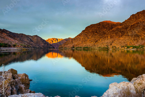 Sunrise at Lake Mojave - Serene 4K Ultra HD Image of Desert Oasis