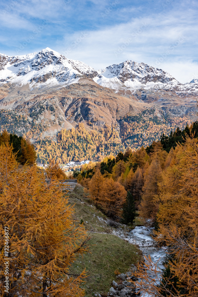 Fototapeta premium The scenic Swiss Julier Pass in autumn