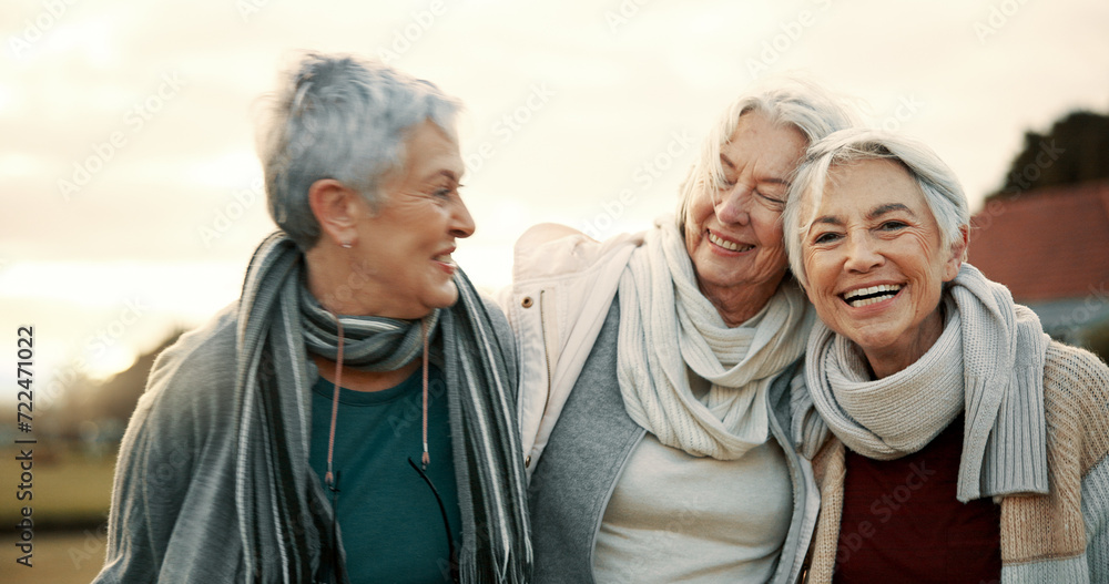 © Clement C/peopleimages.com - Comedy, laughing and senior woman friends outdoor in a park together for bonding during retirement. Portrait, smile and funny with a happy group of elderly people bonding in a garden for humor or fun © Clement C/peopleimages.com - Comedy, laughing and senior woman friends outdoor in a park together for bonding during retirement. Portrait, smile and funny with a happy group of elderly people bonding in a garden for humor or fun