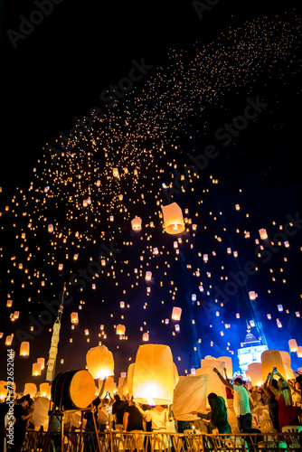 Quadro su tela Sky lantern mass release event for Yee Peng and Loy Krathong traditional festiva