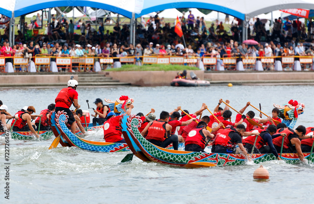 Fototapeta premium A competitive racing on Keelung River, where the women athletes pull vigorously on the oars to the pace of the drumbeats by the team leaders, in the traditional Dragon Boat Festival in Taipei, Taiwan