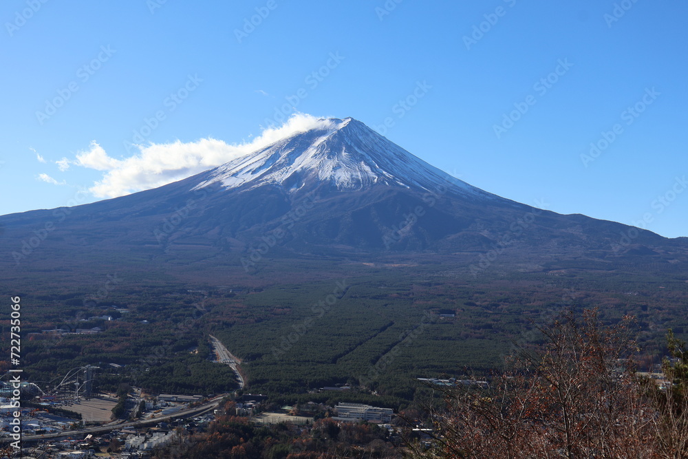 December 1, 2023: Viewing Mount Fuji at Tenjozan Park, Japan December 1, 2023: Viewing Mount Fuji at Tenjozan Park, Japan